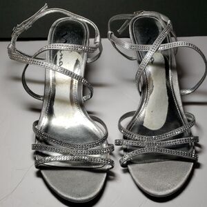 Touch of Nina Silver Strappy Silver Heels Size 9 1/2